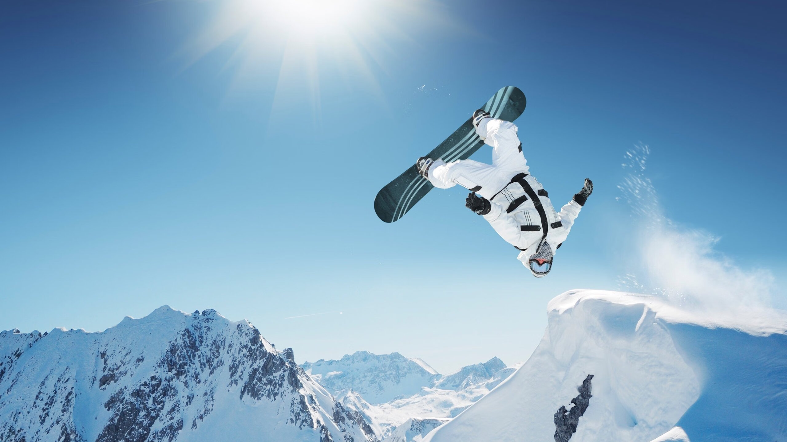 “拳击新星崛起：四川省体育馆拳击赛，年轻选手挑战老将，格局重塑”